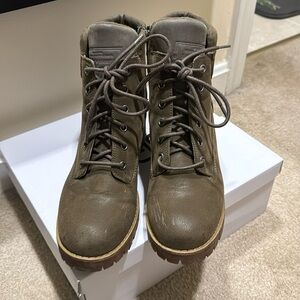 Olive green crown vintage combat booties